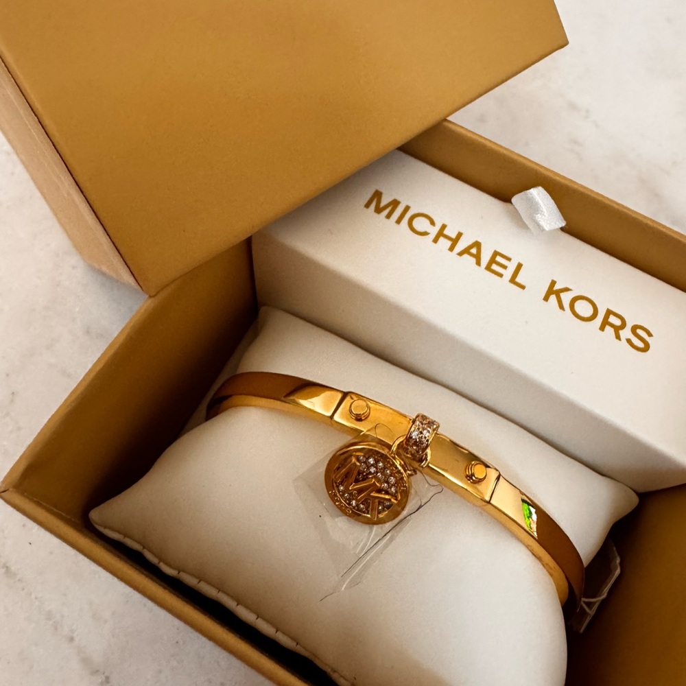 Michael Kors Gold Watch Luxurious Accessories